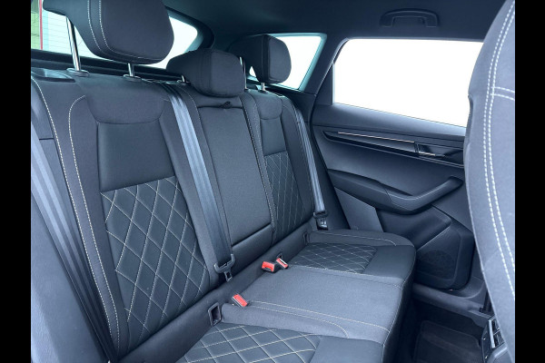 Škoda Karoq 1.5 TSI ACT Sportline Business 150 pk Automaat (DSG) | Verlengde garantie | Navigatie via App | Parkeersensoren | Achteruitrijcamera | Adaptieve cruise control | Stoelverwarming v/a | Verwarmde voorruit |