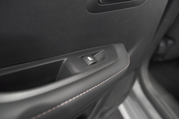 Peugeot 208 PureTech 100 Allure | Apple Carplay | Parkeersensoren | Climate Control