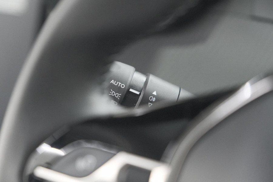 Peugeot 208 PureTech 100 Allure | Apple Carplay | Parkeersensoren | Climate Control
