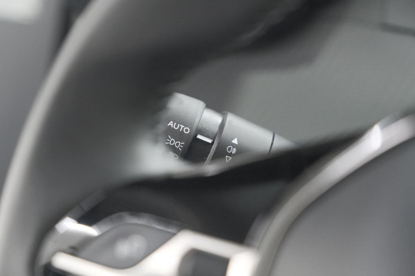 Peugeot 208 PureTech 100 Allure | Apple Carplay | Parkeersensoren | Climate Control