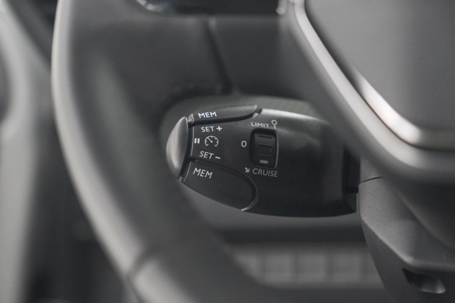 Peugeot 208 PureTech 100 Allure | Apple Carplay | Parkeersensoren | Climate Control