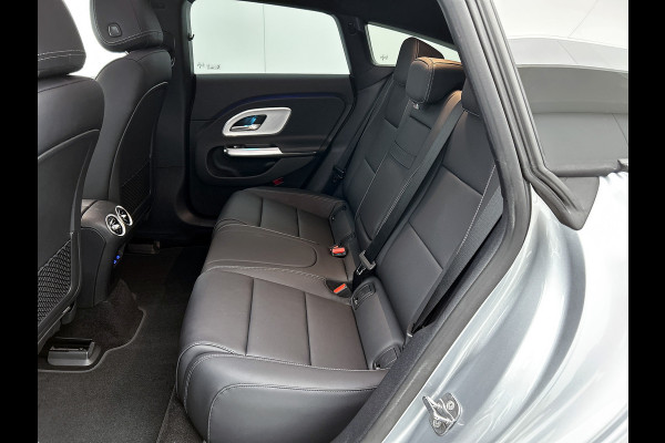 Mercedes-Benz CLA-Klasse Shooting Brake 250+ Business Solution AMG 85 kWh | Trekhaak | Vast panoramadak | Warmtewerend donkergetint glas | Massagefunctie | 18 inch vijfspaaks lichtmetalen AMG-velgen | URBAN GUARD |