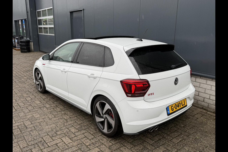 Volkswagen Polo 2.0 TSI GTI 17"/Panoramadak/Stoelverwarming/Keyless/Virtual cockpit/Adaptieve cruise/Camera/IQ Light/PDC v+a/Apple Carplay & Android Auto