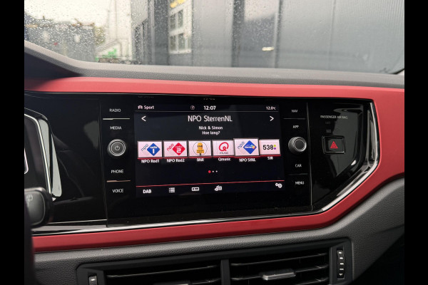 Volkswagen Polo 2.0 TSI GTI 17"/Panoramadak/Stoelverwarming/Keyless/Virtual cockpit/Adaptieve cruise/Camera/IQ Light/PDC v+a/Apple Carplay & Android Auto