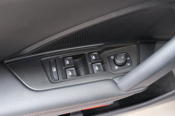Volkswagen Tiguan 1.5 eTSI Life Edition Automaat - N.A.P. Airco, Cruise, Navi, PDC, Carplay, Virtueel display.