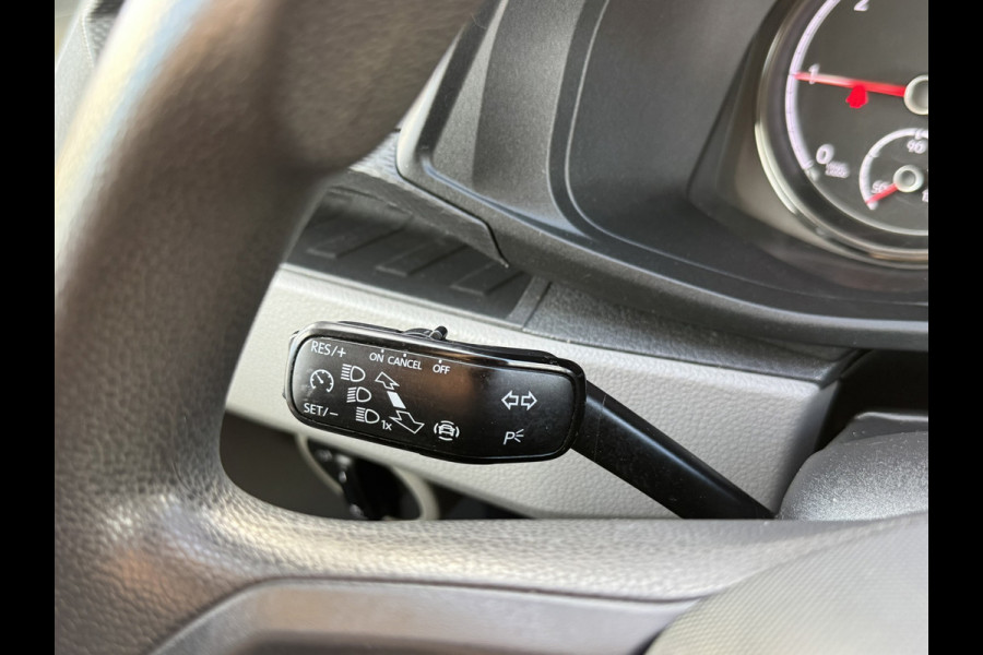 Volkswagen Transporter 2.0 TDI L2H3 28 Comfortline Carplay Cruise Navigatie Airco Trekhaak 3 Zitplaatsen