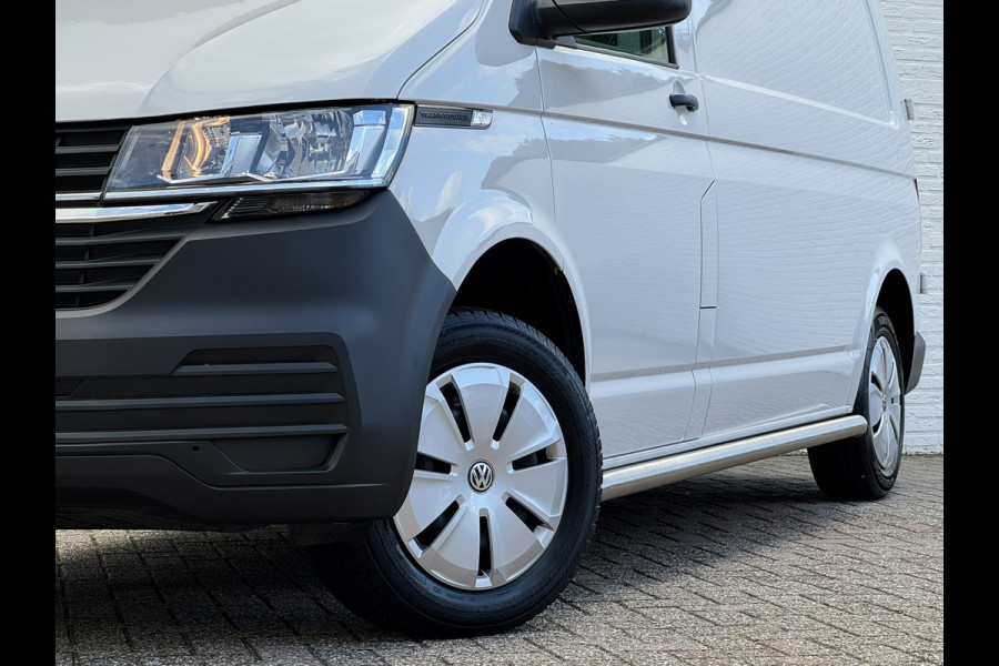 Volkswagen Transporter 2.0 TDI L2H3 28 Comfortline Carplay Cruise Navigatie Airco Trekhaak 3 Zitplaatsen