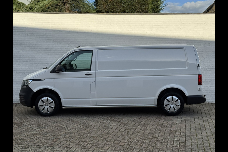 Volkswagen Transporter 2.0 TDI L2H3 28 Comfortline Carplay Cruise Navigatie Airco Trekhaak 3 Zitplaatsen