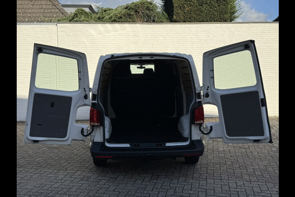 Volkswagen Transporter 2.0 TDI L2H3 28 Comfortline Carplay Cruise Navigatie Airco Trekhaak 3 Zitplaatsen