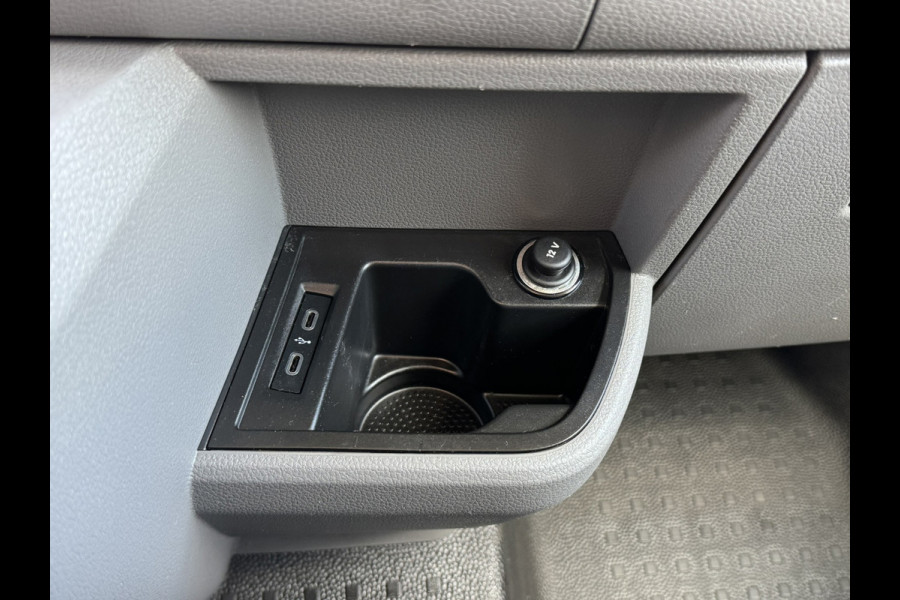Volkswagen Transporter 2.0 TDI L2H3 28 Comfortline Carplay Cruise Navigatie Airco Trekhaak 3 Zitplaatsen