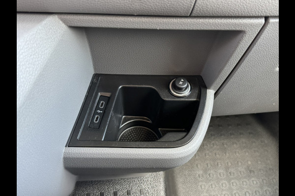 Volkswagen Transporter 2.0 TDI L2H3 28 Comfortline Carplay Cruise Navigatie Airco Trekhaak 3 Zitplaatsen