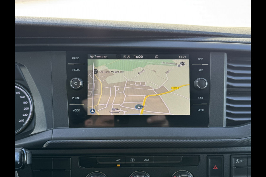 Volkswagen Transporter 2.0 TDI L2H3 28 Comfortline Carplay Cruise Navigatie Airco Trekhaak 3 Zitplaatsen