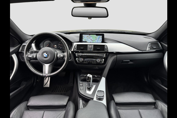 BMW 3 Serie Touring 318i M-Sport | Panorama | 19 inch | LED | Camera | Stoelverwarming | Leer | Elektr. achterklep