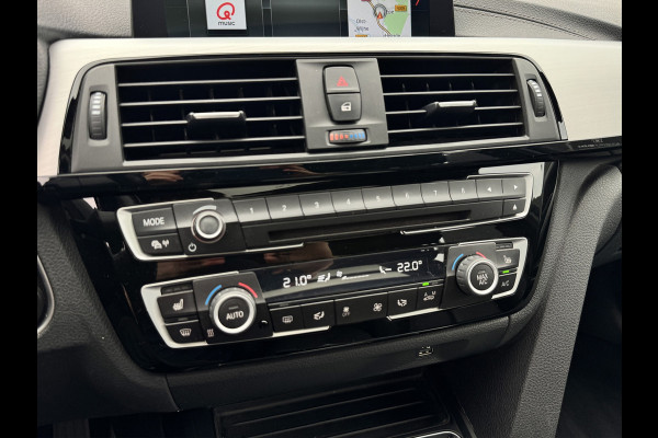 BMW 3 Serie Touring 318i M-Sport | Panorama | 19 inch | LED | Camera | Stoelverwarming | Leer | Elektr. achterklep