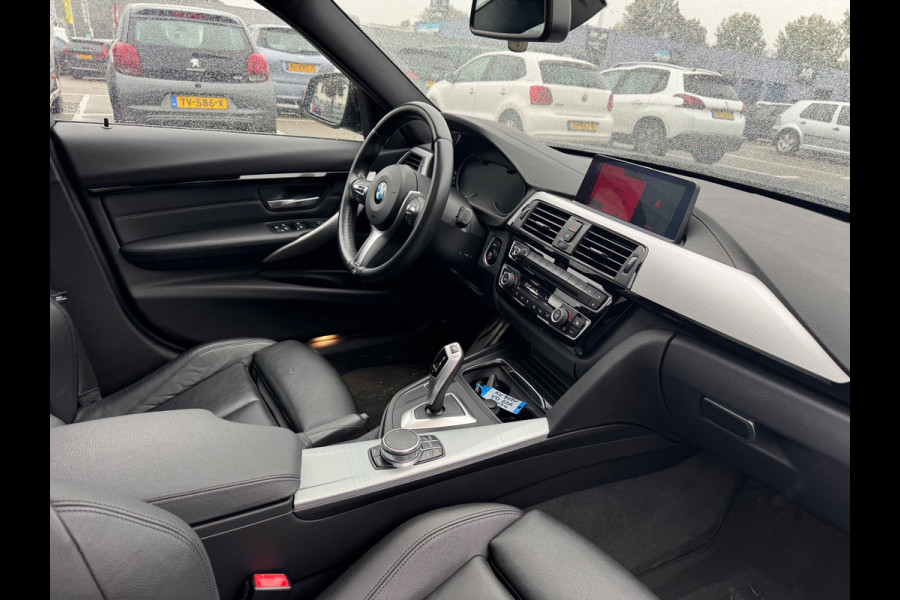 BMW 3 Serie Touring 318i M Sport Edition Panorama AUT Leder PDC