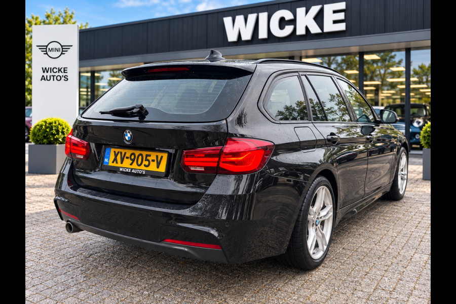BMW 3 Serie Touring 318i M Sport Edition Panorama AUT Leder PDC