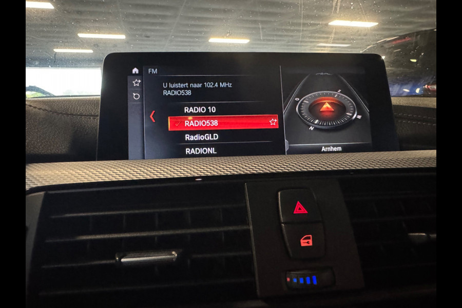BMW 3 Serie Touring 318i M Sport Edition Panorama AUT Leder PDC