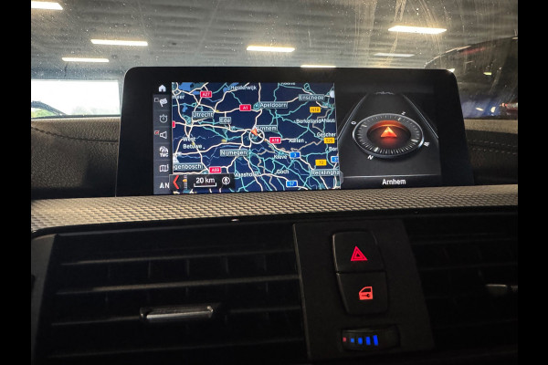 BMW 3 Serie Touring 318i M Sport Edition Panorama AUT Leder PDC