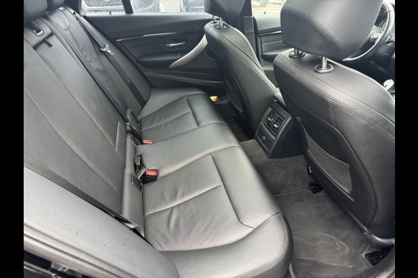 BMW 3 Serie Touring 318i M Sport Edition Panorama AUT Leder PDC