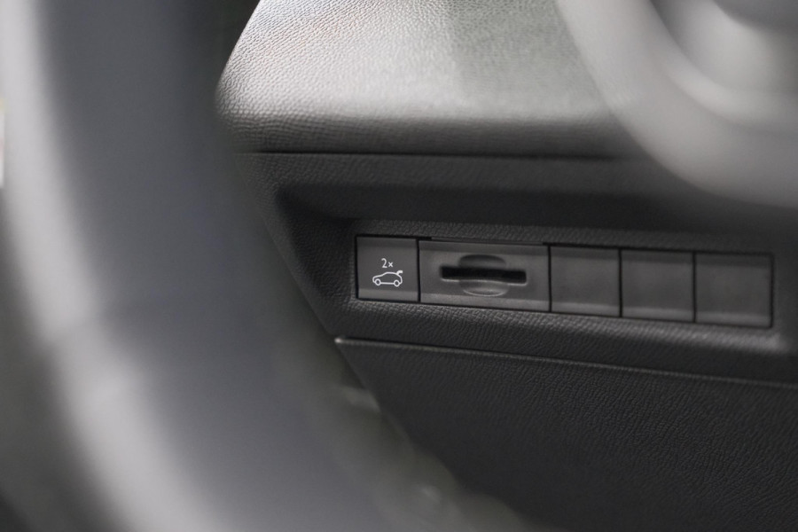 Peugeot 408 1.2 Hybrid 136 e-DCS6 GT | 360 Camera | Adaptieve Cruise Control | Elektronische Kofferklep | Apple Carplay