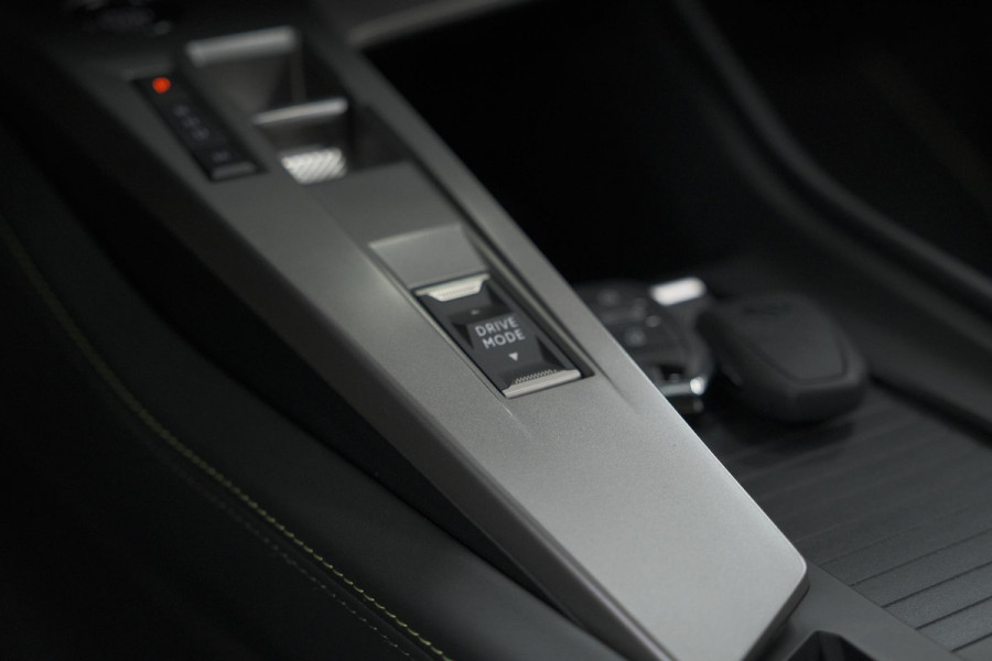 Peugeot 408 1.2 Hybrid 136 e-DCS6 GT | 360 Camera | Adaptieve Cruise Control | Elektronische Kofferklep | Apple Carplay