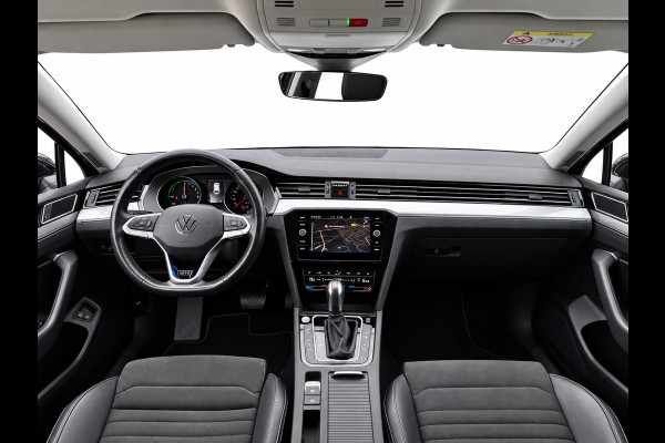 Volkswagen Passat Variant 1.4 TSI PHEV GTE | Trekhaak | IQ Light | Massage | Travel Assist | Dodehoek | Dealer onderhouden