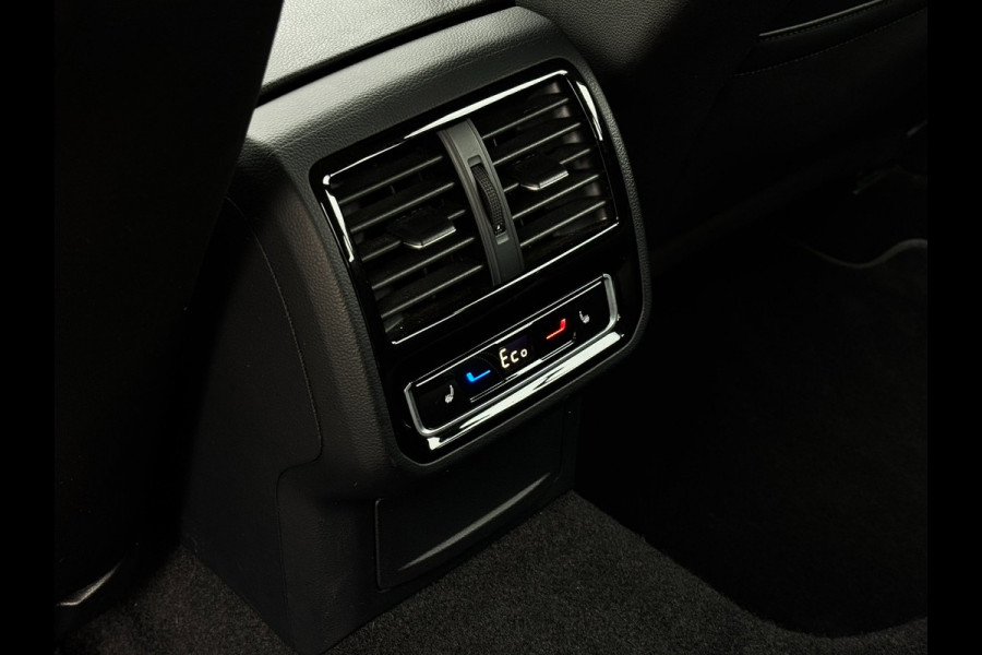 Volkswagen Passat Variant 1.4 TSI PHEV GTE | Trekhaak | IQ Light | Massage | Travel Assist | Dodehoek | Dealer onderhouden