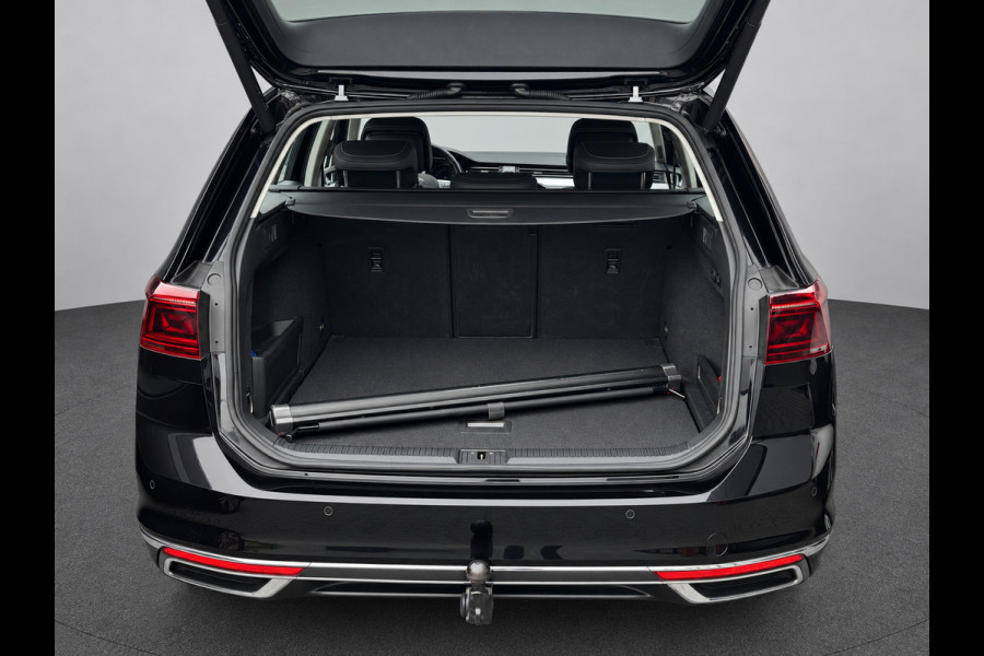 Volkswagen Passat Variant 1.4 TSI PHEV GTE | Trekhaak | IQ Light | Massage | Travel Assist | Dodehoek | Dealer onderhouden