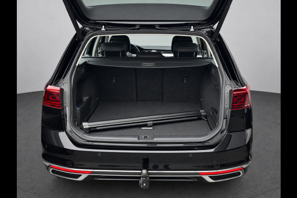 Volkswagen Passat Variant 1.4 TSI PHEV GTE | Trekhaak | IQ Light | Massage | Travel Assist | Dodehoek | Dealer onderhouden