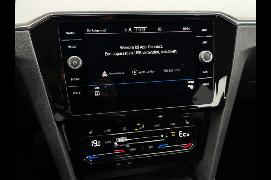 Volkswagen Passat Variant 1.4 TSI PHEV GTE | Trekhaak | IQ Light | Massage | Travel Assist | Dodehoek | Dealer onderhouden