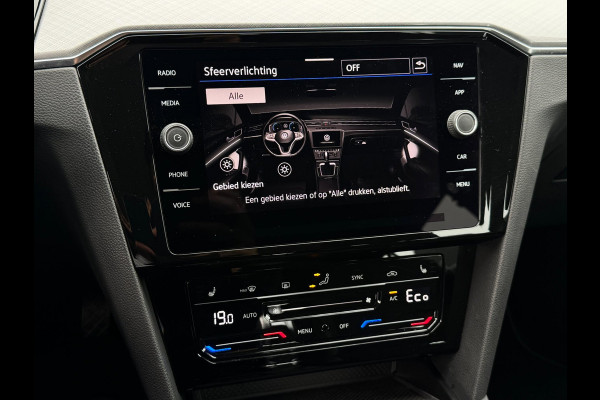 Volkswagen Passat Variant 1.4 TSI PHEV GTE | Trekhaak | IQ Light | Massage | Travel Assist | Dodehoek | Dealer onderhouden