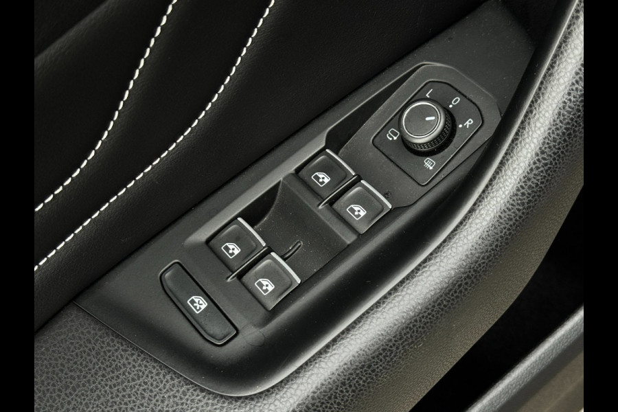 Volkswagen Passat Variant 1.4 TSI PHEV GTE | Trekhaak | IQ Light | Massage | Travel Assist | Dodehoek | Dealer onderhouden
