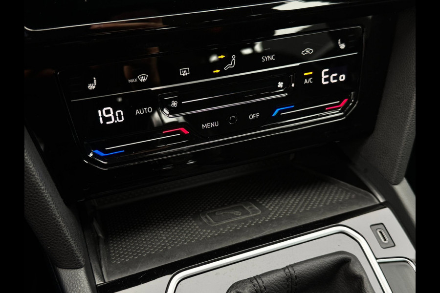 Volkswagen Passat Variant 1.4 TSI PHEV GTE | Trekhaak | IQ Light | Massage | Travel Assist | Dodehoek | Dealer onderhouden