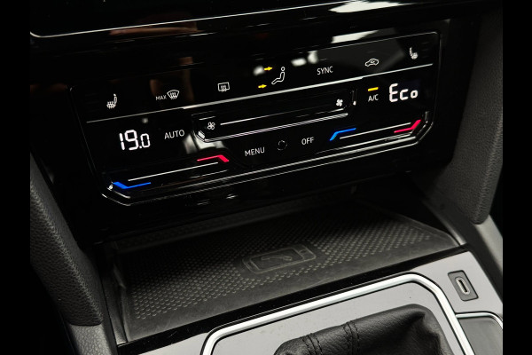 Volkswagen Passat Variant 1.4 TSI PHEV GTE | Trekhaak | IQ Light | Massage | Travel Assist | Dodehoek | Dealer onderhouden