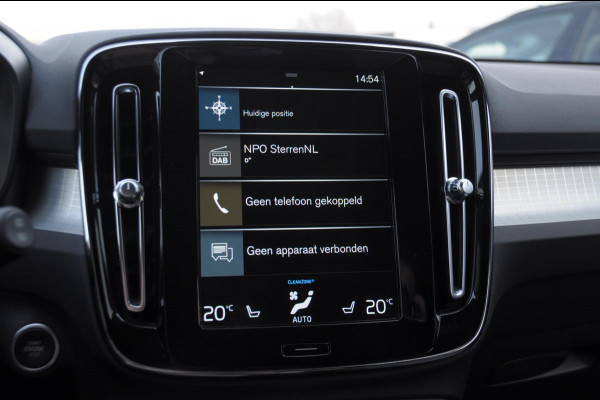 Volvo XC40 T4 211PK Automaat Core Bright / Apple carplay / Parkeersensoren met camera / Stoelverwarming / Elektrische achterklep / Keyless entry / Parkeersensoren met camera
