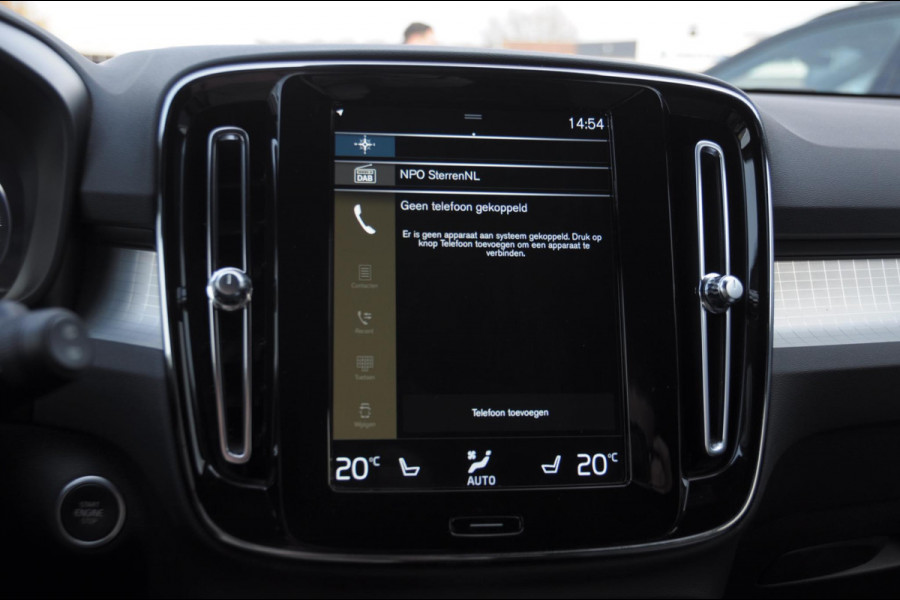Volvo XC40 T4 211PK Automaat Core Bright / Apple carplay / Parkeersensoren met camera / Stoelverwarming / Elektrische achterklep / Keyless entry / Parkeersensoren met camera