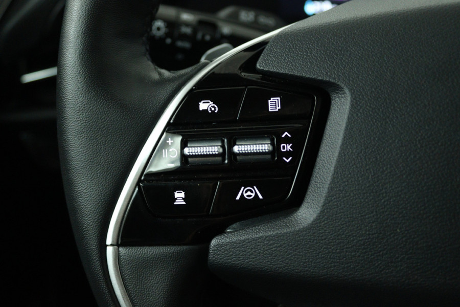 Kia Niro EV DynamicPlusLine 64.8 kWh (PANORAMADAK, TREKHAAK, CAMERA, STOEL/STUUR VERWARMING)