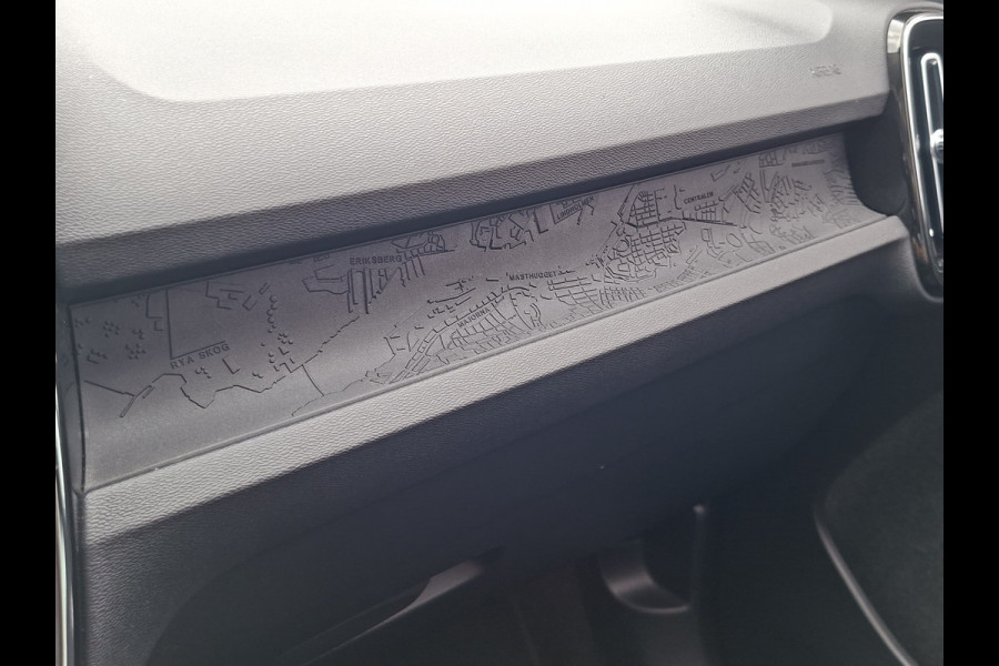 Volvo EC40 SOH 90% Core 69 kWh Carplay Pano Elek.Trekhaak Camera Orig.NL Voll.Onderhouden!