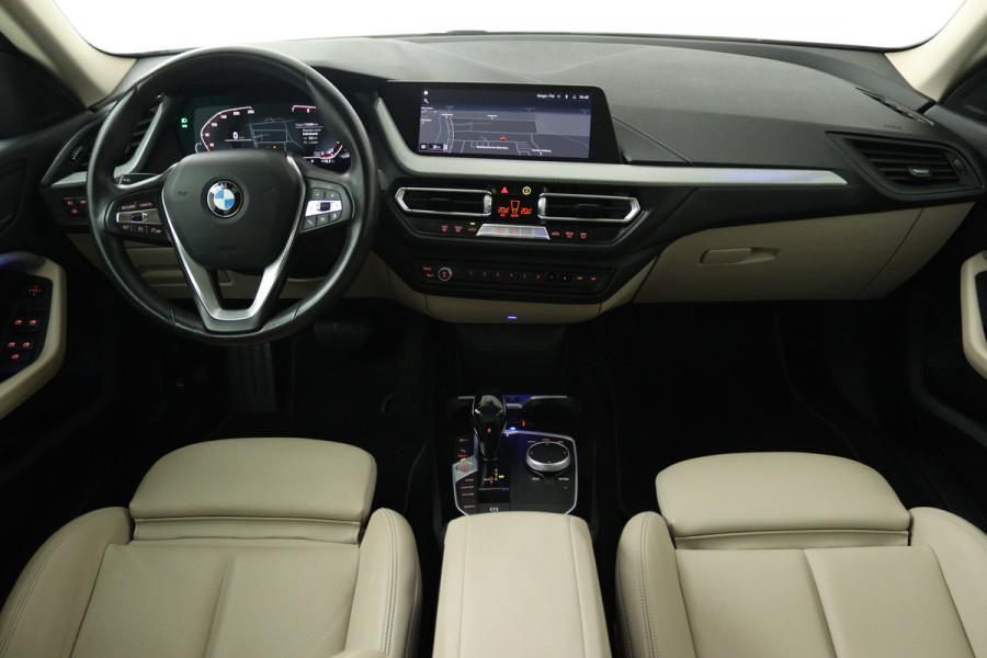 BMW 2 Serie Gran Coupé 220i Business Edition (CRUISE CONTROL, NAVIGATIE, SFEERVERLICHTING)