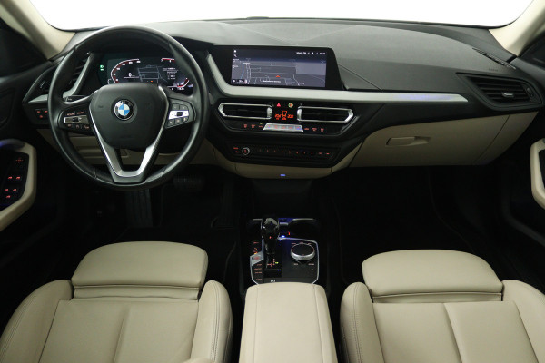 BMW 2 Serie Gran Coupé 220i Business Edition (CRUISE CONTROL, NAVIGATIE, SFEERVERLICHTING)