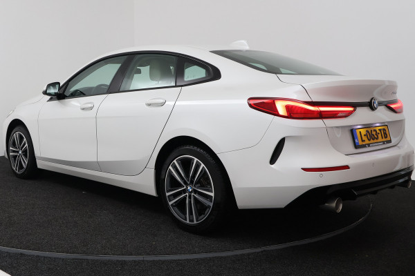 BMW 2 Serie Gran Coupé 220i Business Edition (CRUISE CONTROL, NAVIGATIE, SFEERVERLICHTING)
