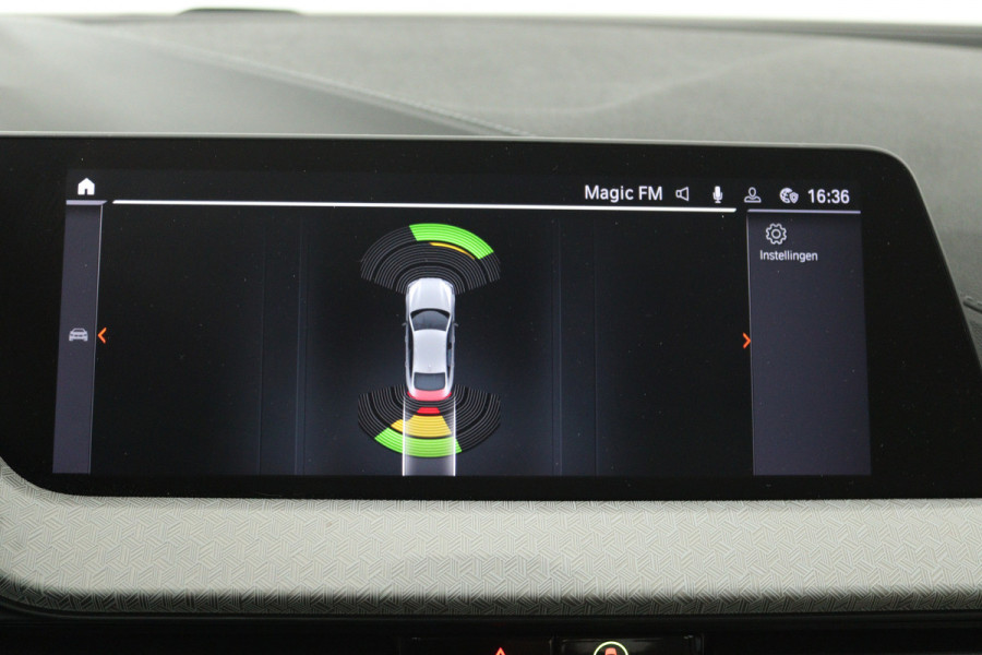 BMW 2 Serie Gran Coupé 220i Business Edition (CRUISE CONTROL, NAVIGATIE, SFEERVERLICHTING)