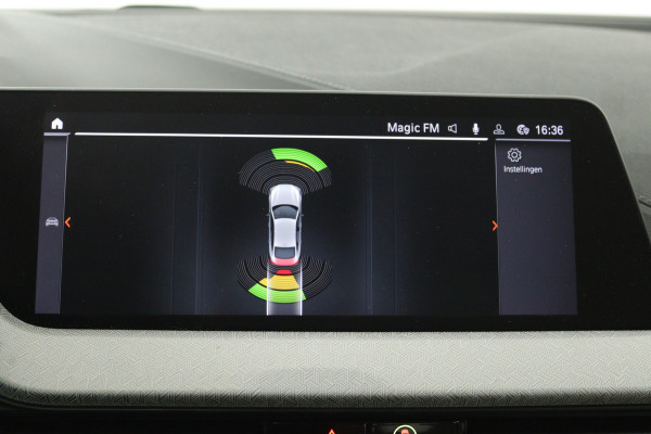 BMW 2 Serie Gran Coupé 220i Business Edition (CRUISE CONTROL, NAVIGATIE, SFEERVERLICHTING)