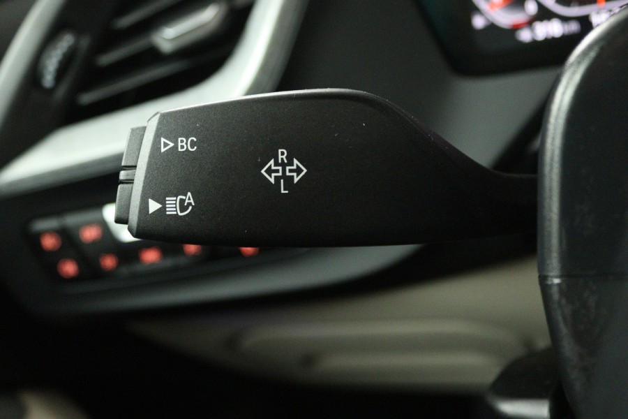BMW 2 Serie Gran Coupé 220i Business Edition (CRUISE CONTROL, NAVIGATIE, SFEERVERLICHTING)