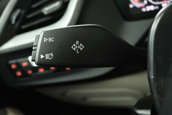 BMW 2 Serie Gran Coupé 220i Business Edition (CRUISE CONTROL, NAVIGATIE, SFEERVERLICHTING)