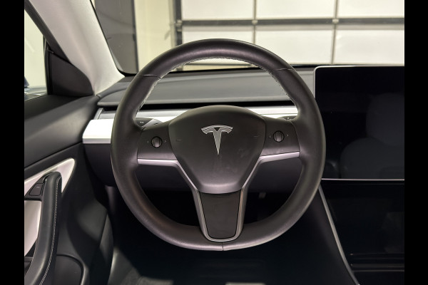 Tesla Model 3 Standard RWD Plus 60 kWh | Premium wit interieur | Trekhaak | ACC | Keurige auto