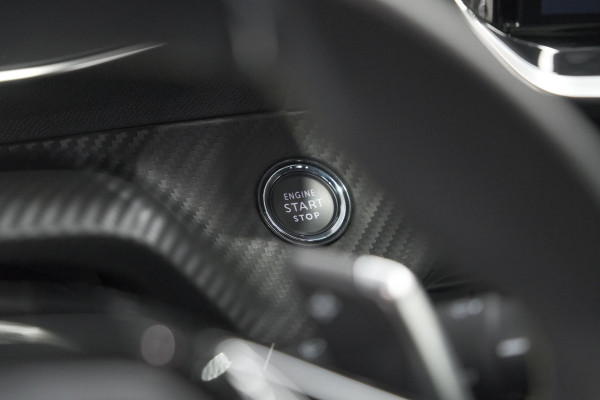 Peugeot 208 1.2 Hybrid 145 e-DCS6 GT | Alcantara Pakket | Camera | Apple Carplay | Stoelverwarming