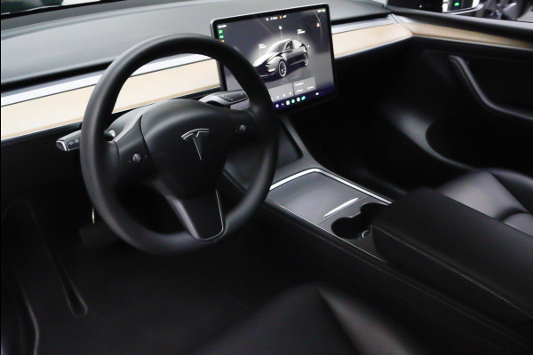 Tesla Model Y SOH: 96,7% Navi 360° Leder ACC Autopilot PDC Elektr. achterklep Stoelverwarmimg voor en achter Stuurverwarming Optie: Full Self-Driving Capability BTW auto