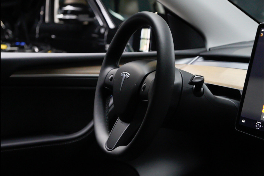 Tesla Model Y SOH: 96,7% Navi 360° Leder ACC Autopilot PDC Elektr. achterklep Stoelverwarmimg voor en achter Stuurverwarming Optie: Full Self-Driving Capability BTW auto