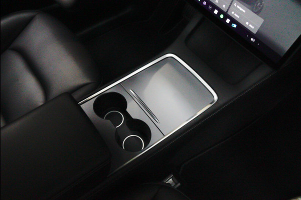 Tesla Model Y SOH: 96,7% Navi 360° Leder ACC Autopilot PDC Elektr. achterklep Stoelverwarmimg voor en achter Stuurverwarming Optie: Full Self-Driving Capability BTW auto